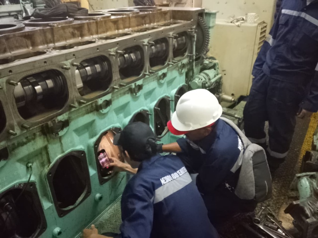 Overhaul Mesin Maritim Kapal LIMIN VENTURE